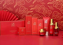 瑞蛇迎春，福滿人間，西采清顏愿你萬(wàn)事如意春意盎然！