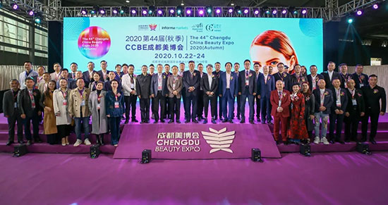 全國(guó)各地40余位行業(yè)商協(xié)會(huì)會(huì)長(zhǎng)參與CCBE開(kāi)幕式 全國(guó)各地40余位行業(yè)商協(xié)會(huì)會(huì)長(zhǎng)參與CCBE開(kāi)幕式