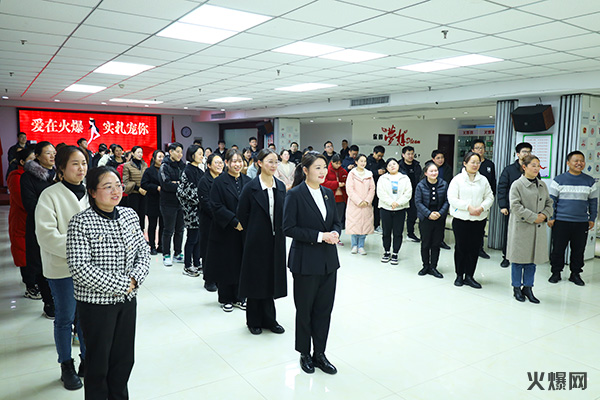 巾幗綻芳華,逐夢新火爆!火爆網(wǎng)為員工發(fā)放女神節(jié)禮品! 巾幗綻芳華,逐夢新火爆!火爆網(wǎng)為員工發(fā)放女神節(jié)禮品!