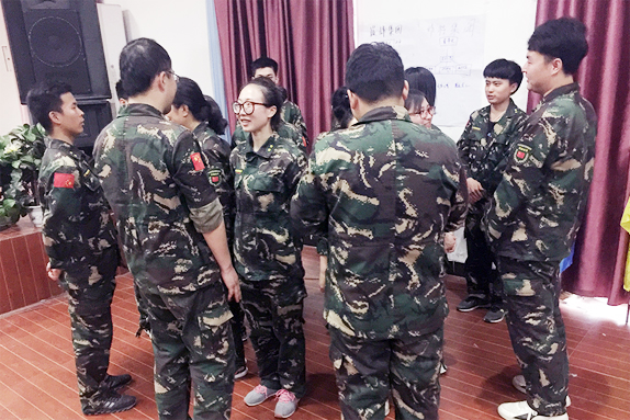 用眼睛去欣賞，用心靈去體會(huì)，學(xué)會(huì)贊美，收獲成長！