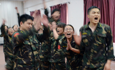 勇者無所畏懼，強(qiáng)者奮勇爭先！