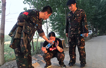 沒有比人更高的山，沒有比腳更遠(yuǎn)的路！